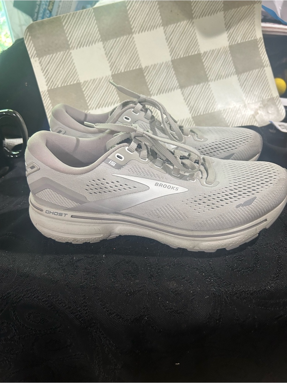 Ladies size 9 Brooks Ghost 15 Running Shoes in Light Gray